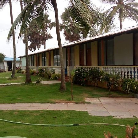 Rock Bite Hotel Morjim Exterior photo