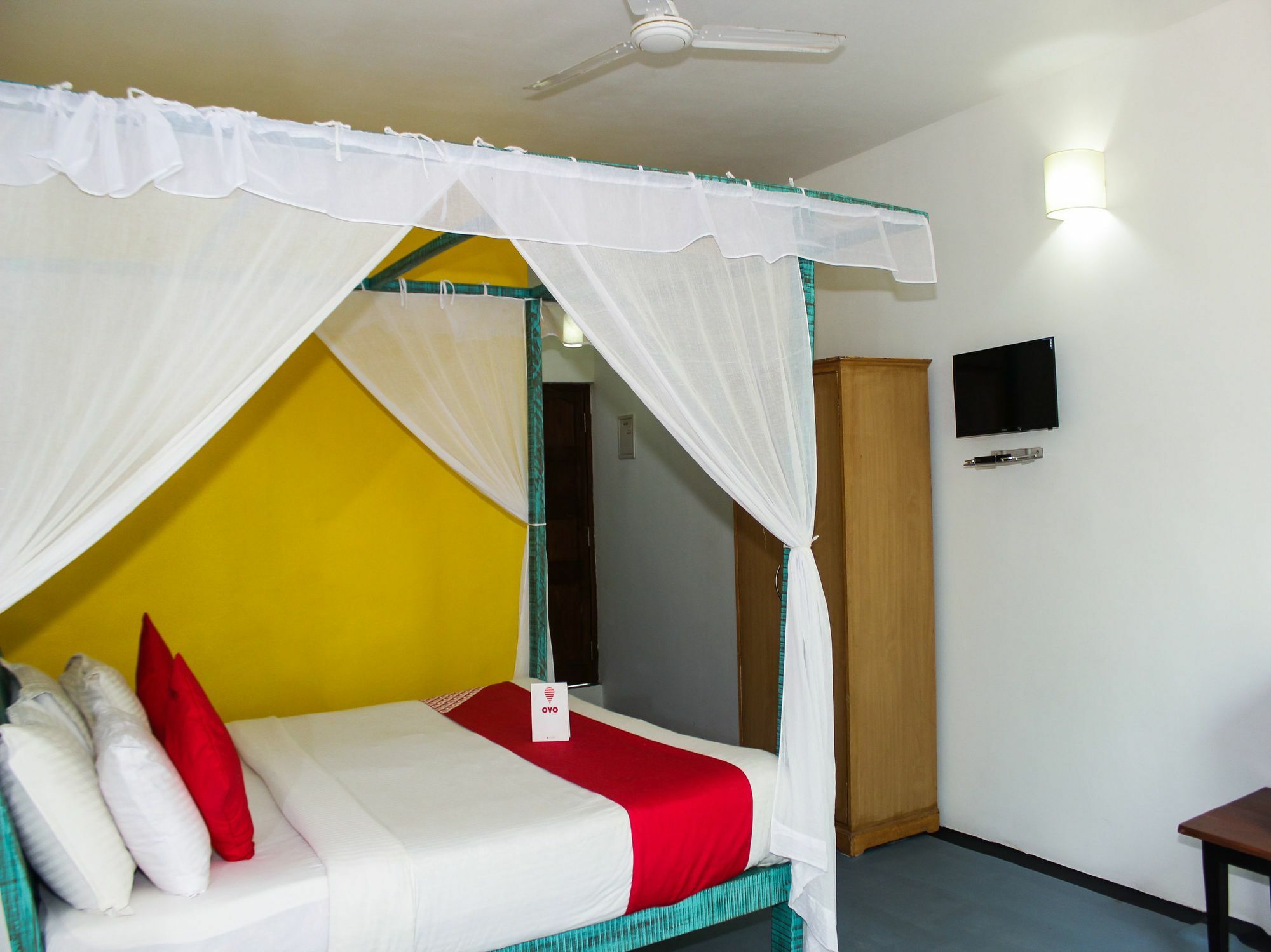 Rock Bite Hotel Morjim Exterior photo